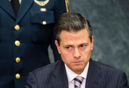 Peña Nieto posterga un día su informe y lo dará en el Campo militar. Foto: excelsior.com