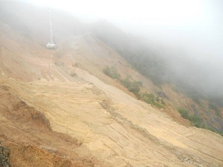 Cae un vehículo con tres ocupantes en Malinatepec, la Montaña Guerrero Foto: Rolando Sánchez Quintero