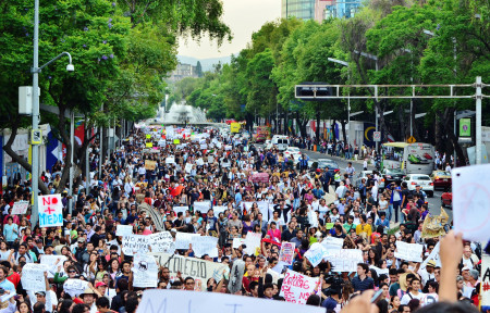 Marcha convocada por el movimiento YoSoy132 en Ciudad de México