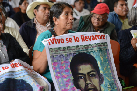 Como parte de la visita in loco a México, una delegación de la CIDH visitó la Escuela Rural Normal de Ayotzinapa / Foto: Daniel Cima