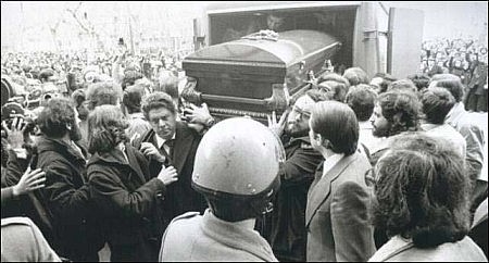 Funeral de los abogados de Atocha donde murió el estudiante Serafín Holgado de Antonio. Foto: Detalle/Público