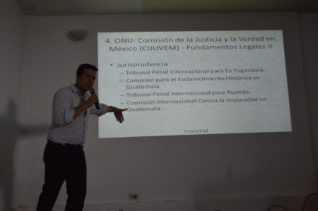 Sergio Saldaña Zorrilla en la presentación de una comisión internacional de Justicia y Verdad en México. Foto: Los Ángeles Press
