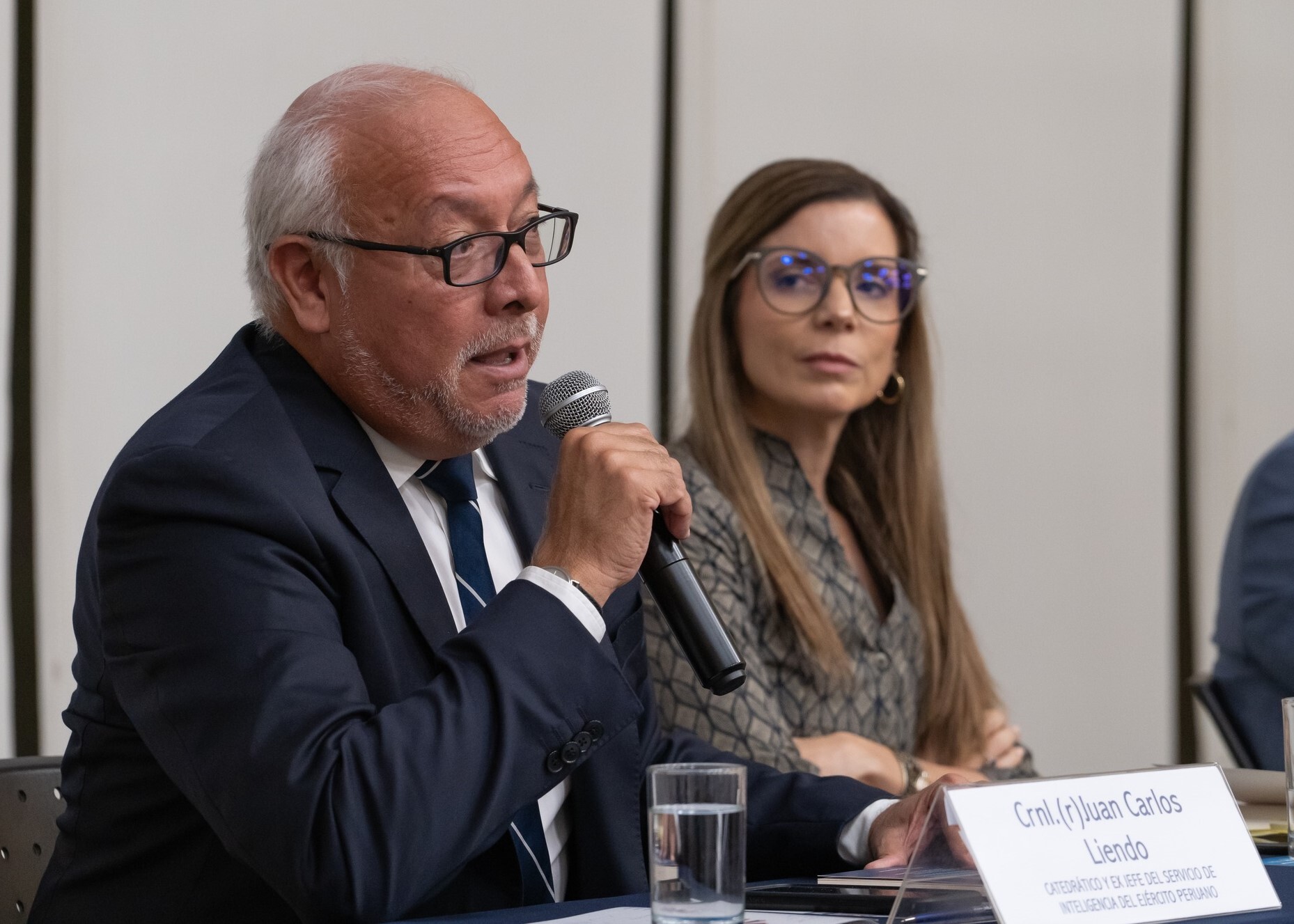Giuliana Caccia y Juan Carlos Liendo exjefe del servicio de inteligencia del ejército peruano 2024 Giuliana Caccia y Juan Carlos Liendo exjefe del servicio de inteligencia del ejército peruano 2024