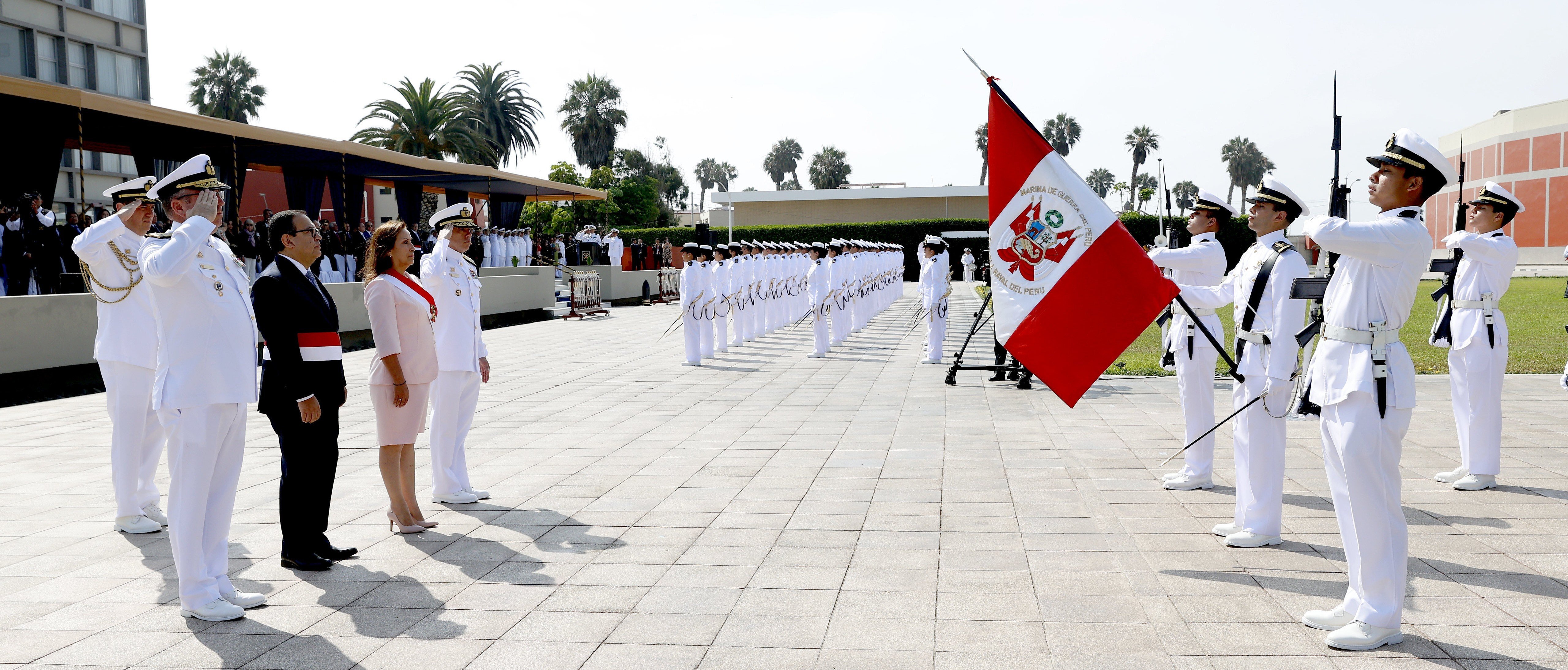 Dina Boluarte recibe el saludo de la Marina de Perú, 2022 Dina Boluarte recibe el saludo de la Marina de Perú, 2022